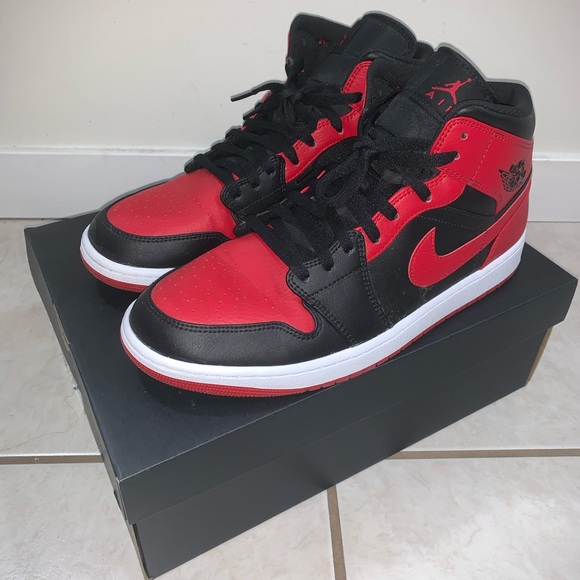 Jordan 1 Mid Banned Size 12US - Picture 1 of 5